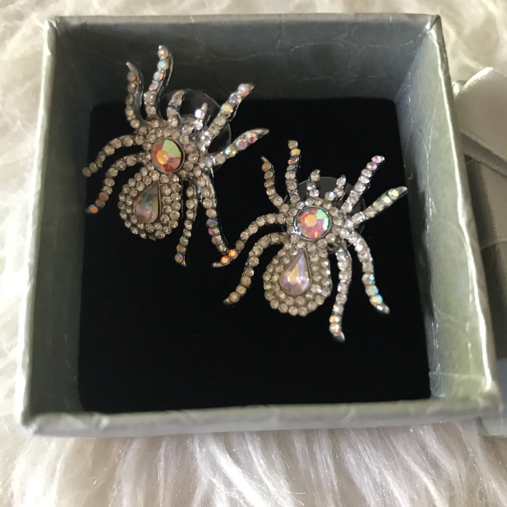 Rhinestone Spider Stud Earrings! 🕸🕷✨